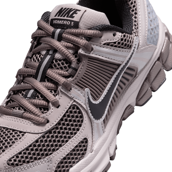 Nike Vomero 5 - Boys' Grade School - Grey/Black/Silver - Image 7